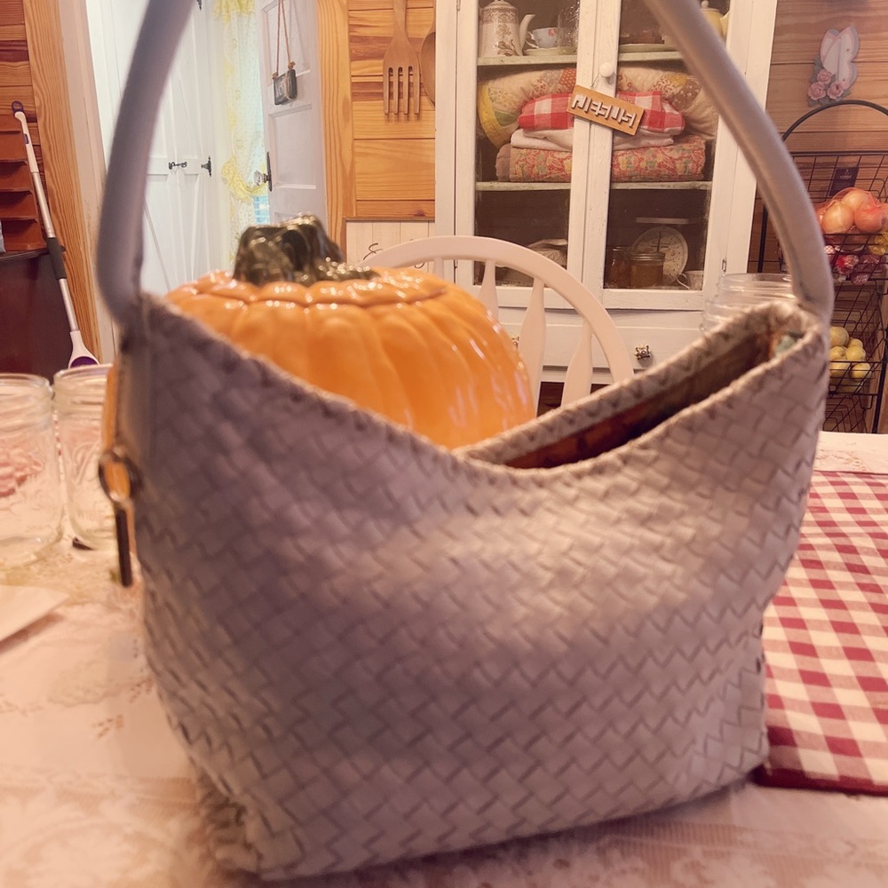 Elegant Leather White Woven Fossil Handbag